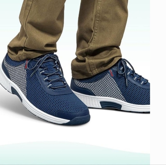 Buy1 Get1 FreePlantar facilitiesavailable in 2colors black and navybleu.